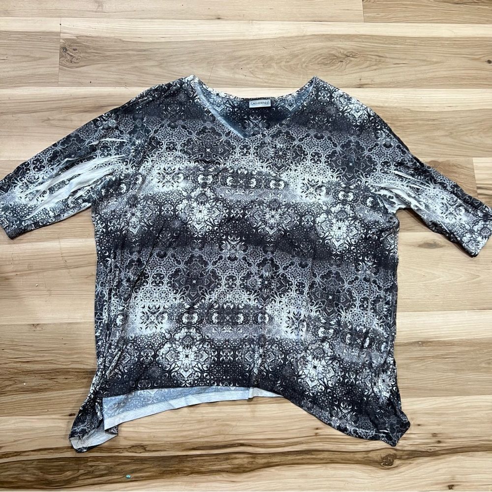 Catherine’s Black and White Sequin Flowy Top Women’s XL